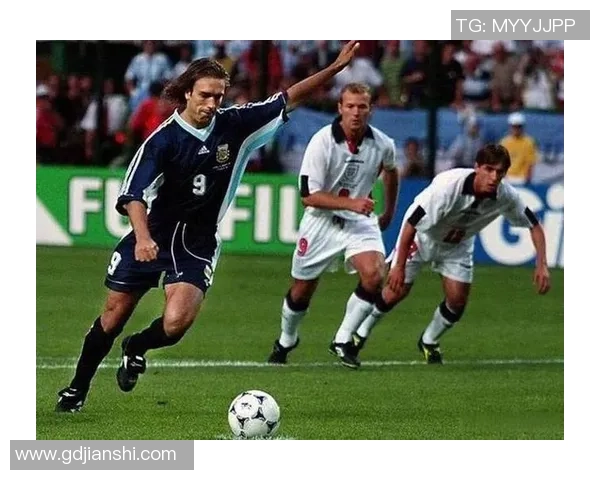 传奇球星足球比赛完整版精彩对决全程回顾让你重温经典时刻