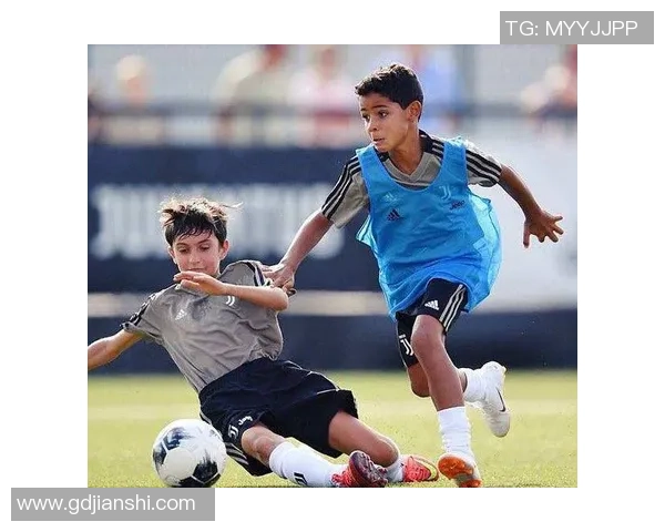 各大足球巨星的孩子名字揭秘 从梅西到C罗这些小明星你认识吗